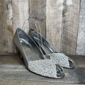 Womens Stuart Weitzman Vintage Silver Lace Rhinestone Peep Toe Heels Size 7.5 M